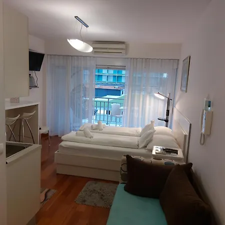 27 * Makarska